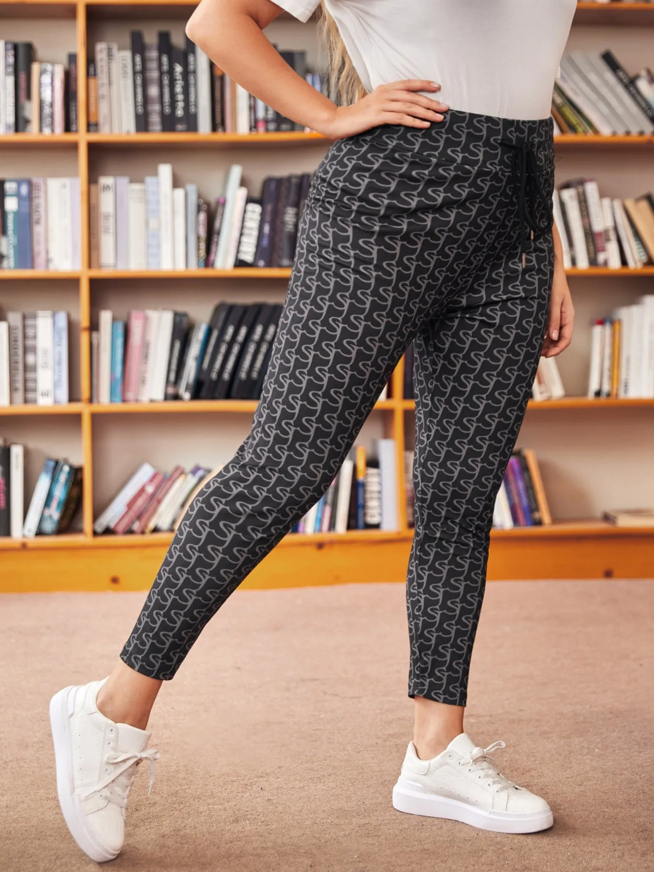 All Over Print Drawstring Cropped Plus Size Leggings